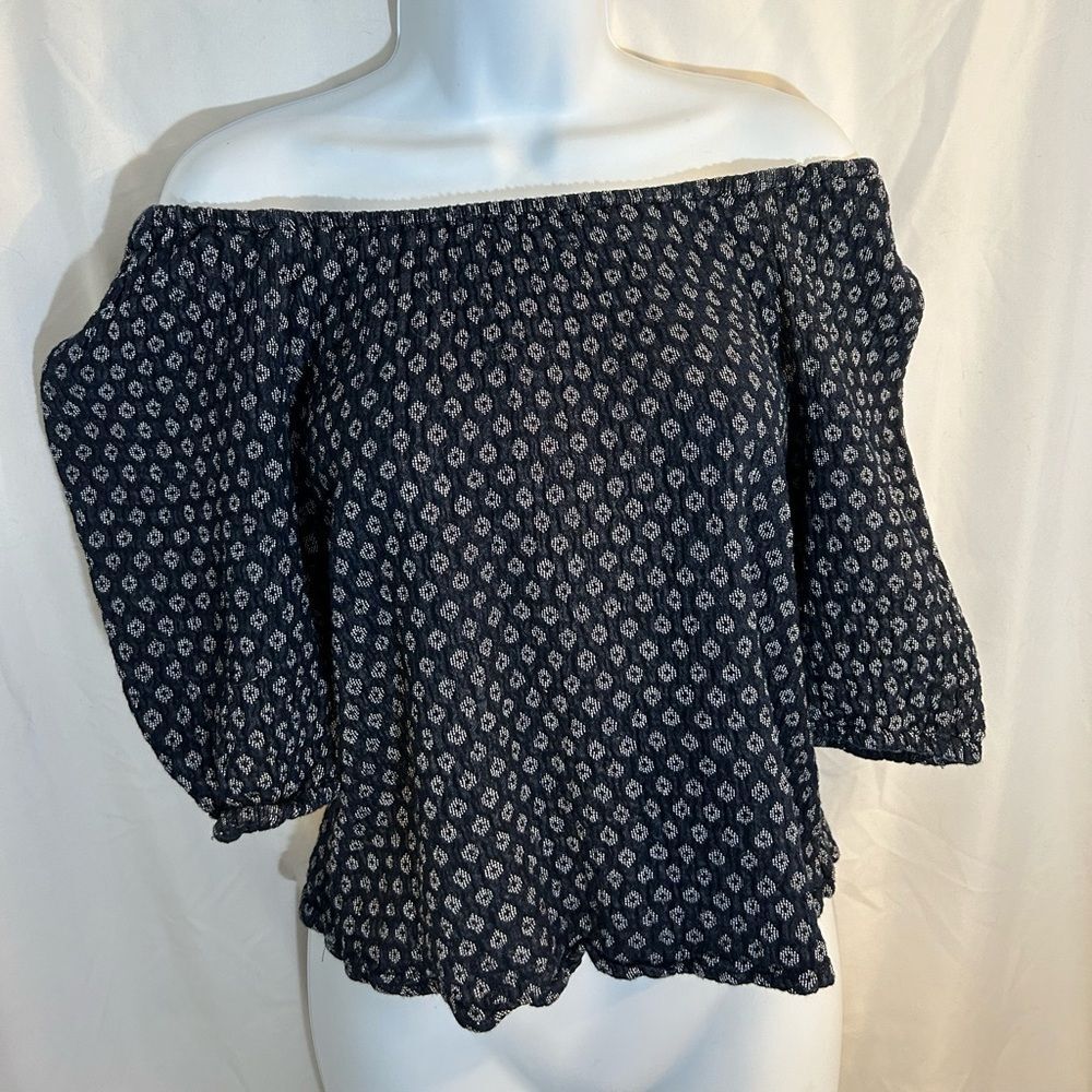 Off the shoulder universal threads good co top